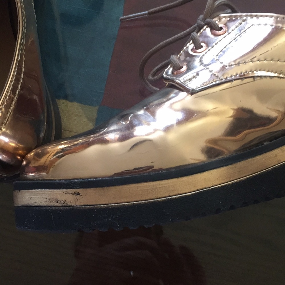 Shoes - Picture 6 of 9